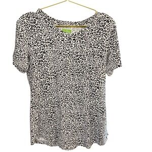 Vera Bradley Black & White Leopard Print Short Sleeve Top.‎ Medium
